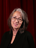 Headshot of Catherine Hinrichsen